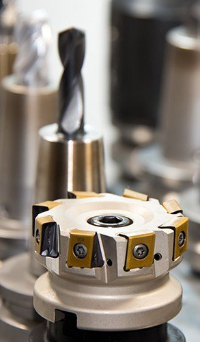 FUERTE DECOMISO EN URUAPAN, MICHOACÁN: ASEGURAN DROGA Y DINERO EN EFECTIVO