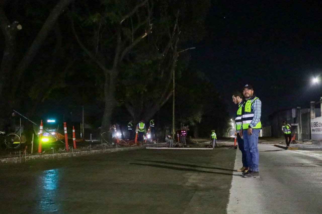 Avanza pavimentación de laterales del puente a desnivel en Uruapan