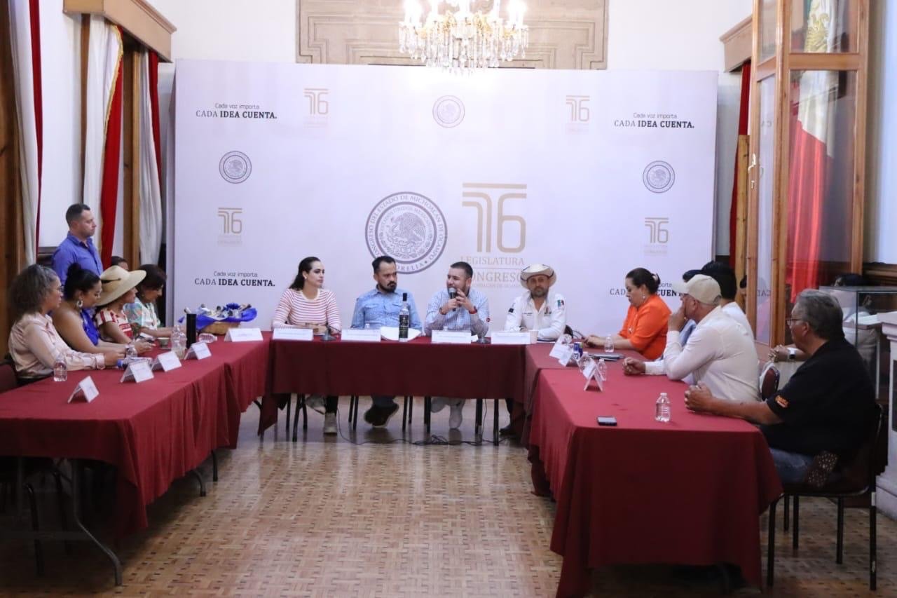 Impulsa Hugo Rangel iniciativa para mejorar producción mezcalera en Michoacán y haya mejores condiciones para el sector