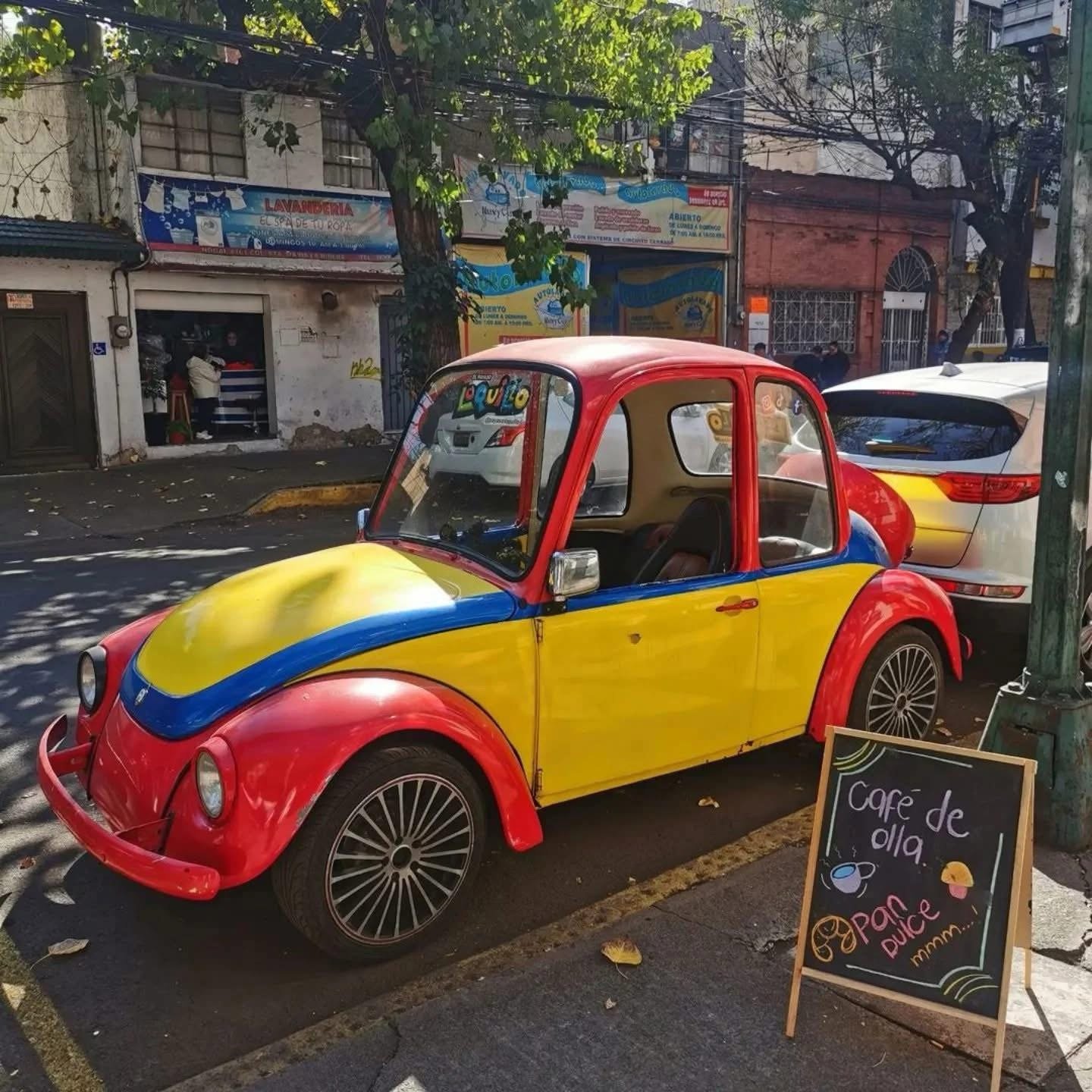 Chocan el vocho favorito de México y huyen del lugar