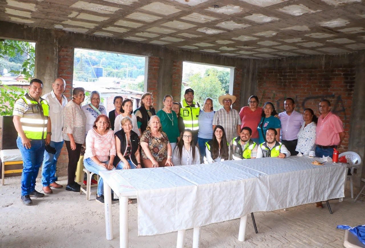 Gobierno municipal reafirma compromiso con maestros jubilados en Toreo El Bajo