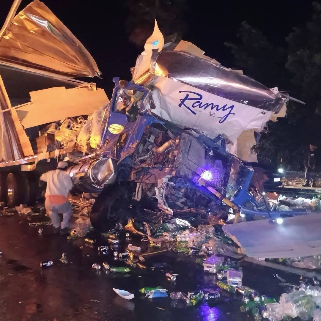 Aparatoso choque vehicular en la México-Guadalajara, Caseta Zinapécuaro