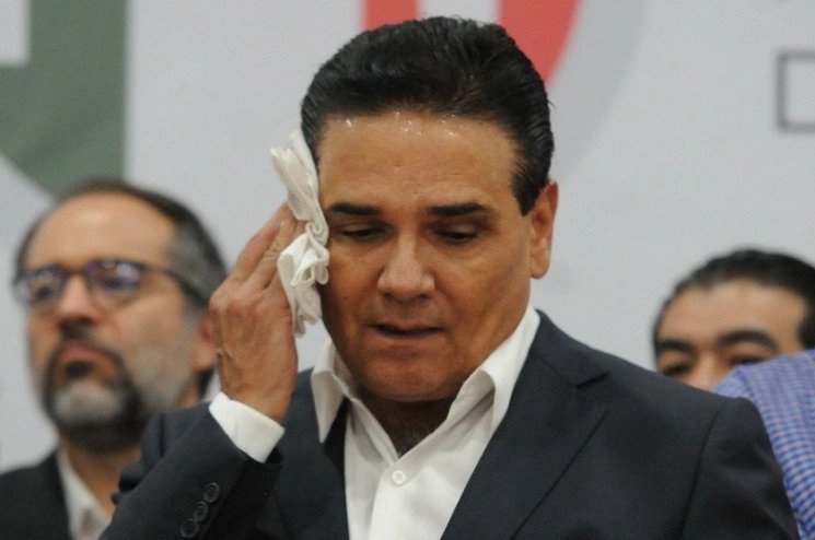 Los contratos irregulares por los que se le acusa al exgobernador Silvano Aureoles.