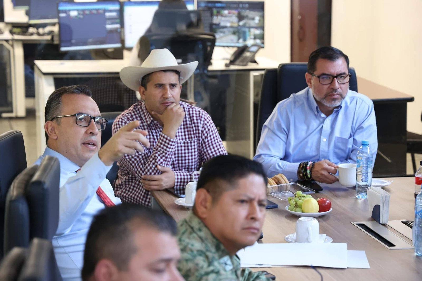 Autoridades de los tres niveles de gobierno analizan resultados de seguridad en el C5 de Uruapan