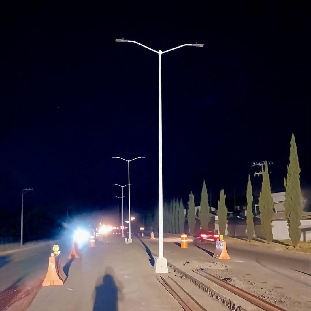 Avanza la instalación de alumbrado en la carretera Cheranguerán – Uruapan