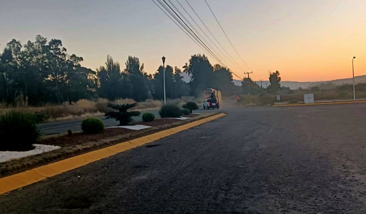 Delincuentes hieren a chofer de tráiler nodriza y roban vehículo nuevo, en la Pátzcuaro-Morelia