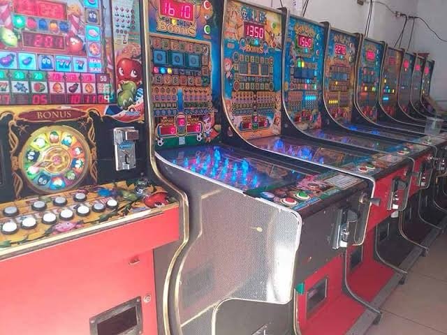 Operativo por tierra y aire para decomisar máquinas tragamonedas en Uruapan