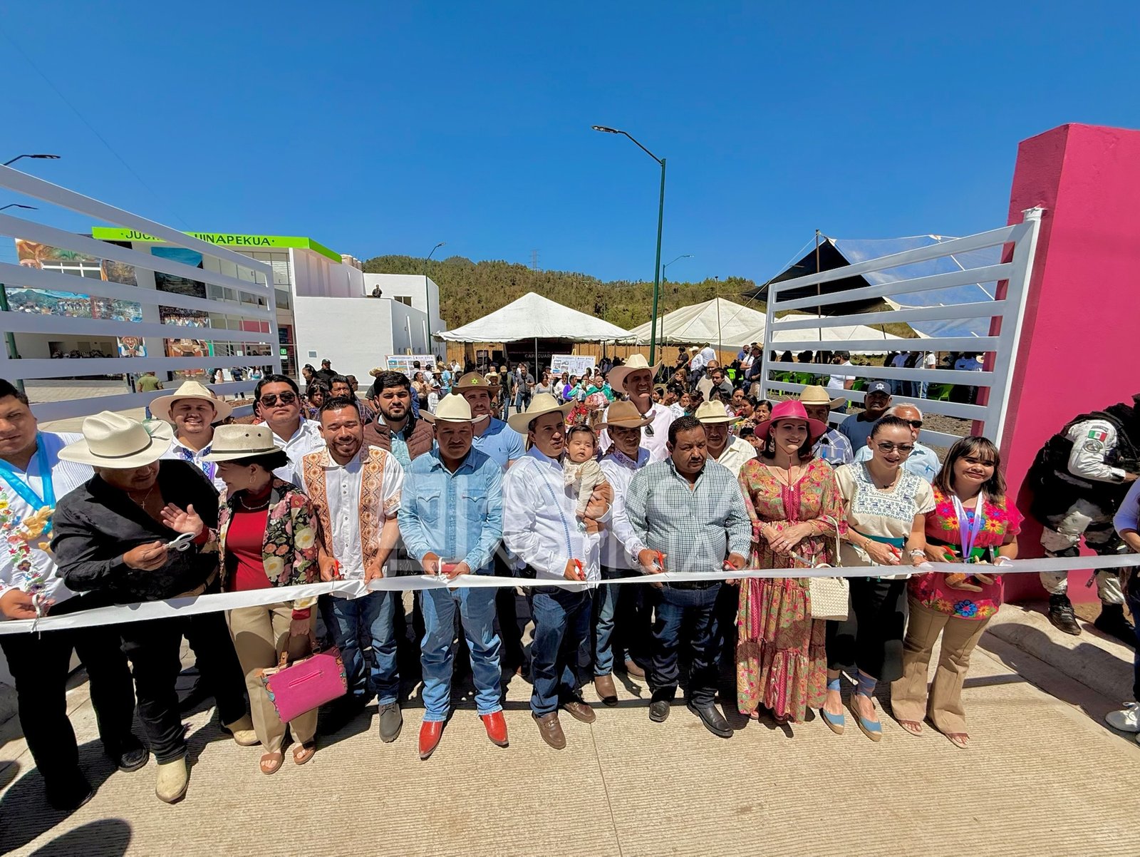 Inaugura Carlos Manzo rehabilitación de unidad médica en Capácuaro; beneficiará a más de 8,500 personas