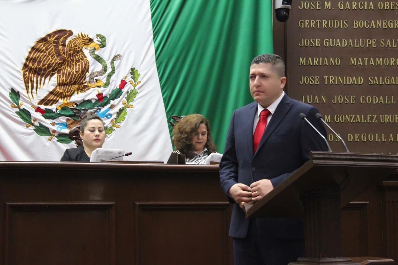 Presenta Vicente Gómez Núñez iniciativa de “Ley Silla” para trabajadores de instituciones públicas