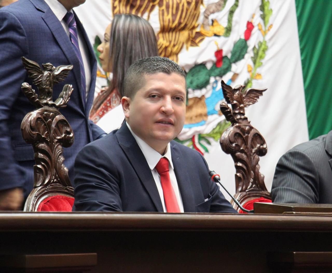 Presenta Vicente Gómez iniciativa para incluir la violencia digital en la Ley de Derechos de NNA