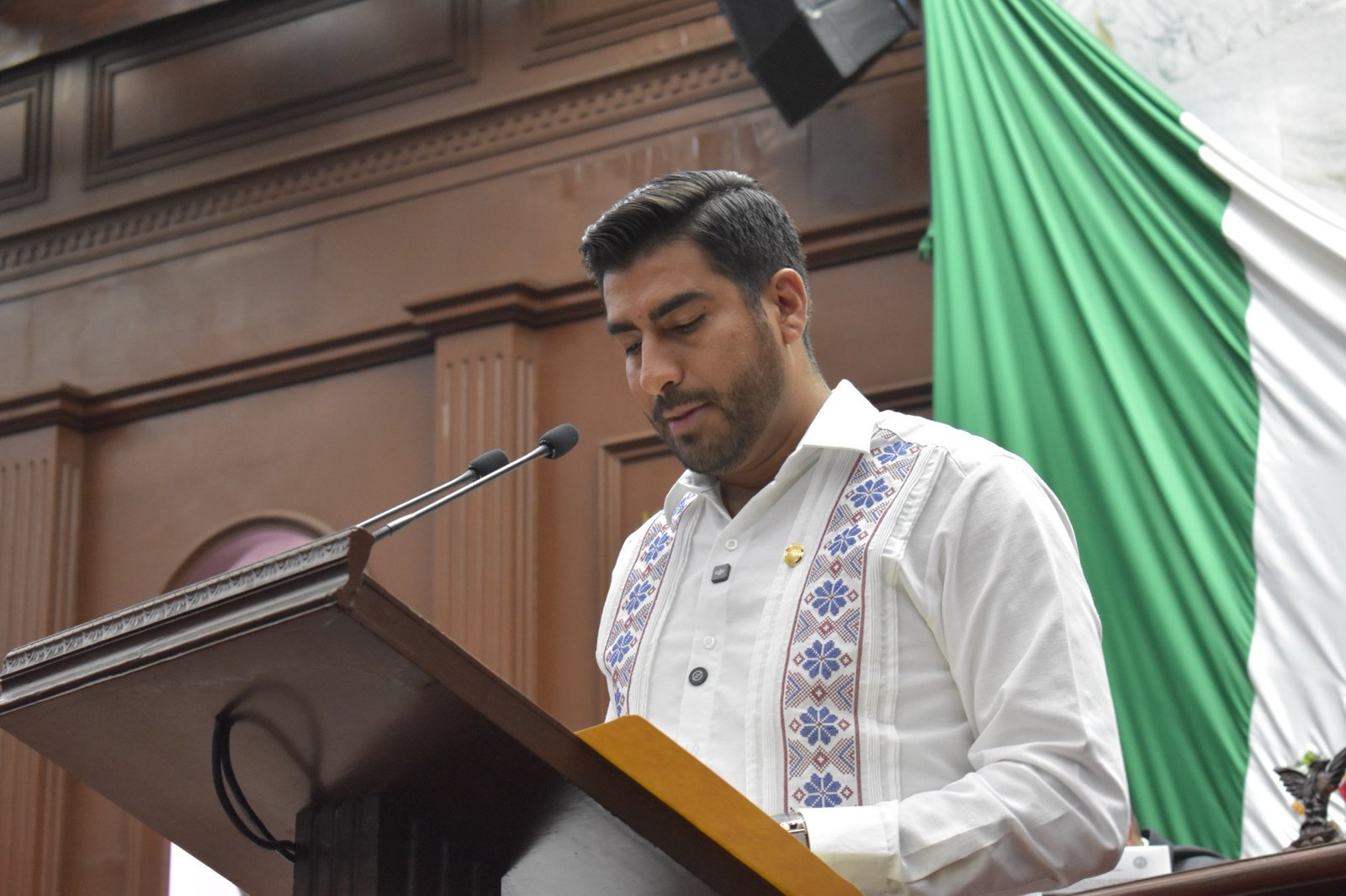 Presenta Poncho Chávez iniciativa para brindar educación a mujeres víctimas de violencia