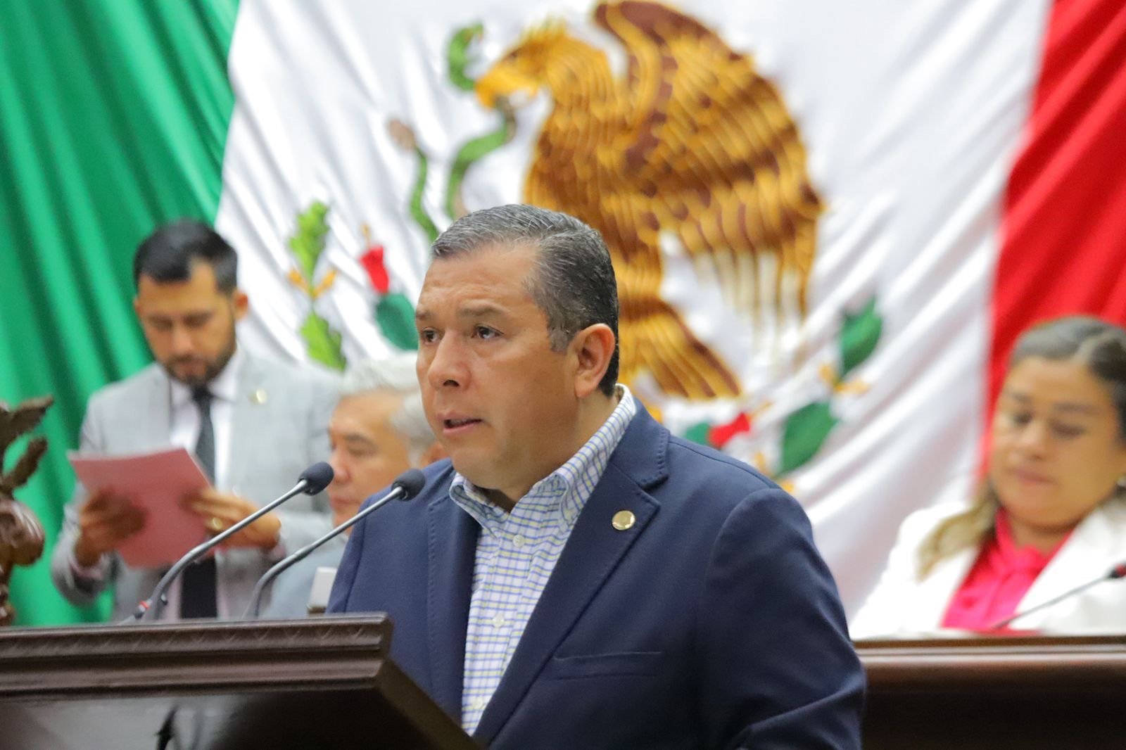 Barragán presenta iniciativa para garantizar seguros de vida dignos a policías de Michoacán