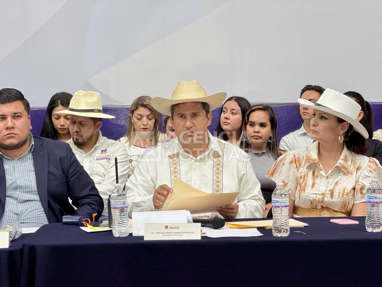 Atiende Carlos Manzo necesidades de colonias de Uruapan