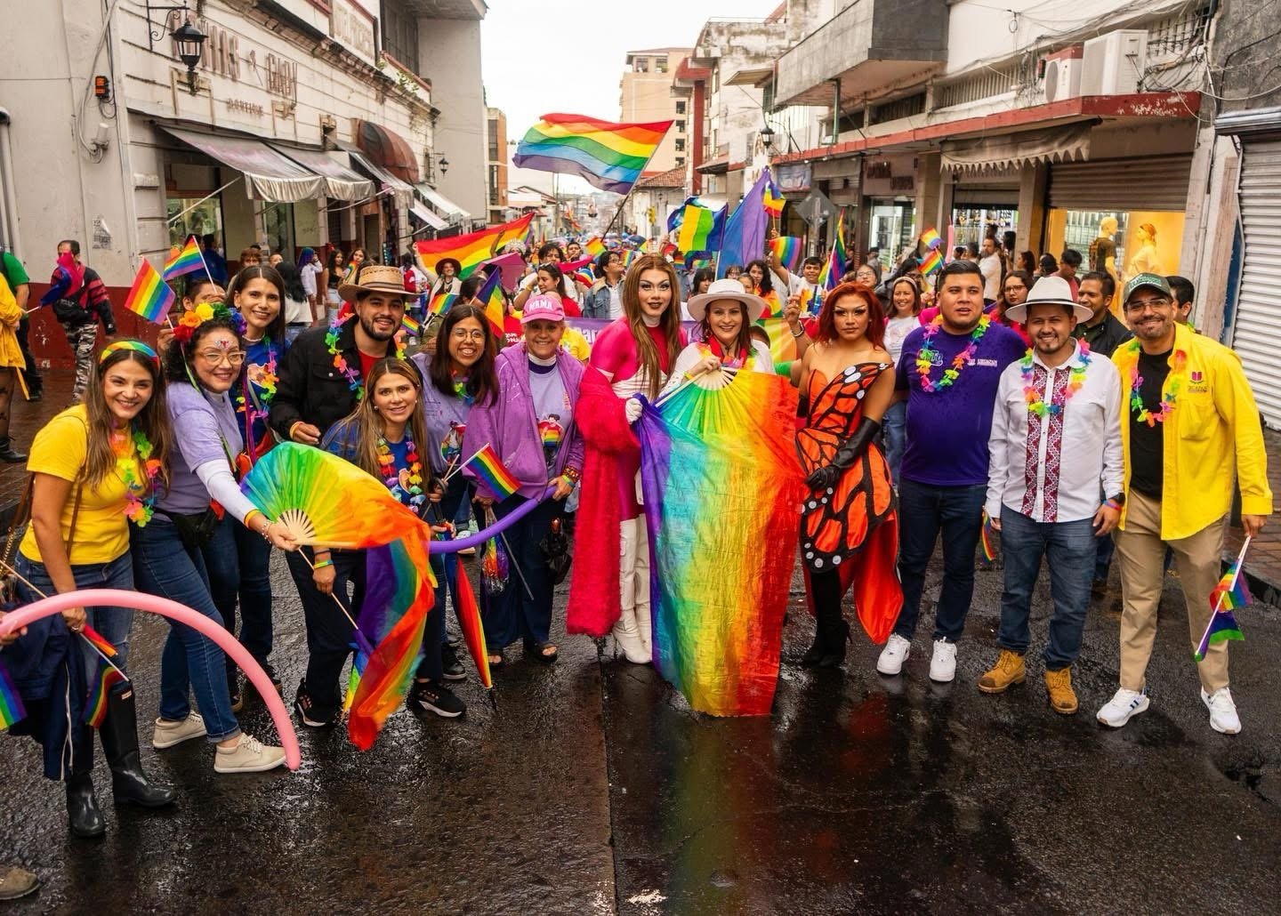 Se realiza con éxito la Marcha del Orgullo LGBTQI+ Uruapan 2025