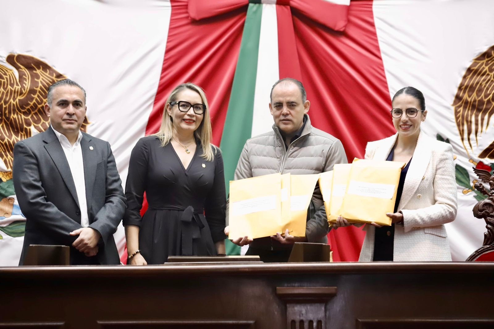 Entregan al Congreso exámenes para aspirantes a auditores especiales