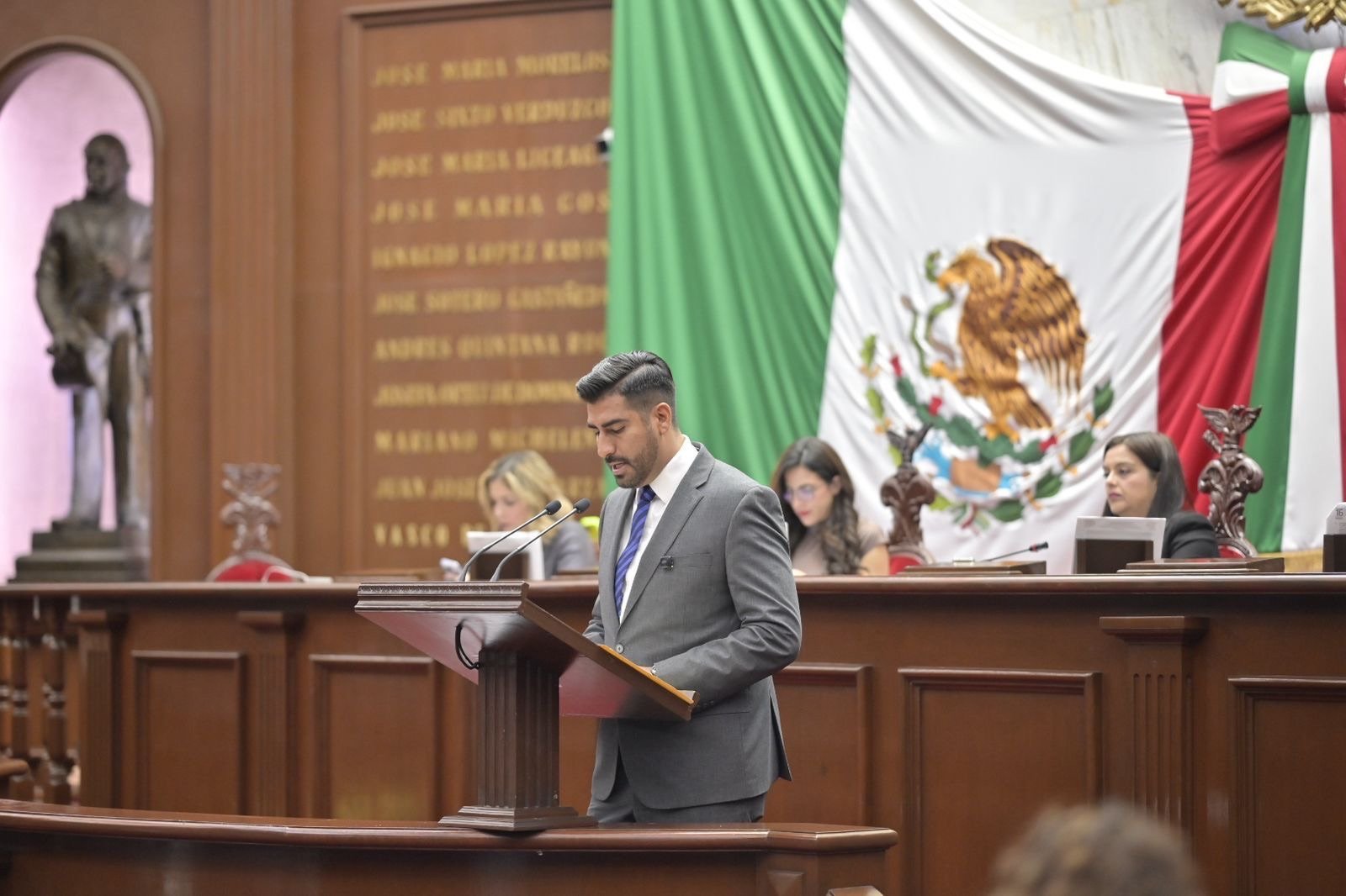 Presenta Poncho Chávez iniciativa para cámaras en equipo de policías municipales y estatales