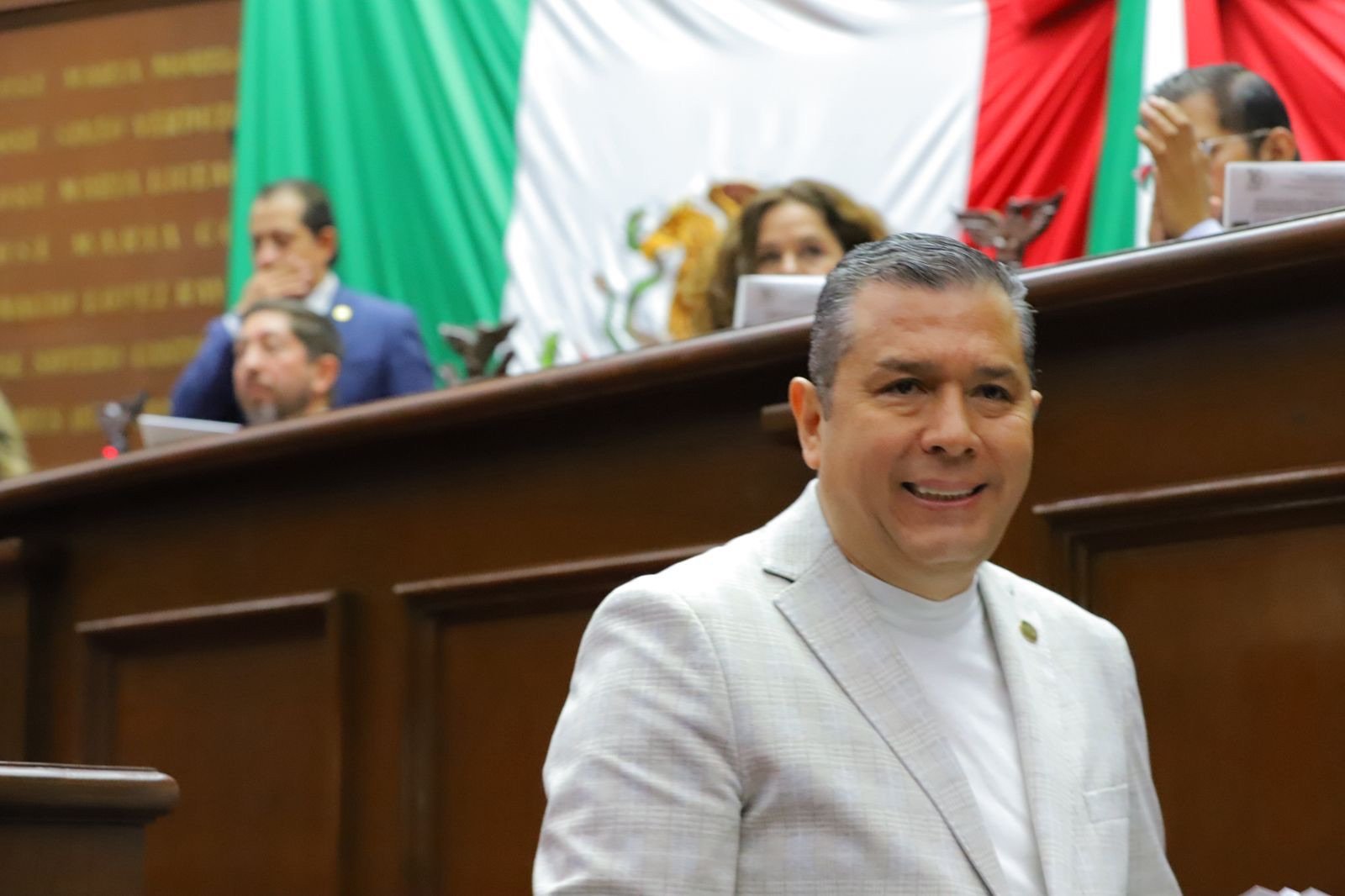 Juan Carlos Barragán presenta iniciativa para transformar adeudos de agua en inversión educativa en escuelas públicas y la UMSNH