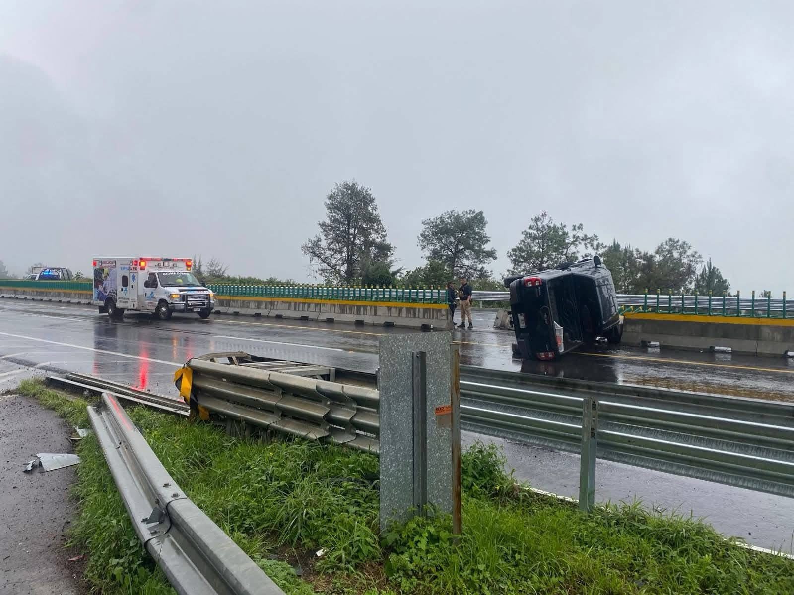 Fuertes lluvias por Huracán Flossie provocan accidentes y deslaves leves en la Siglo XXI