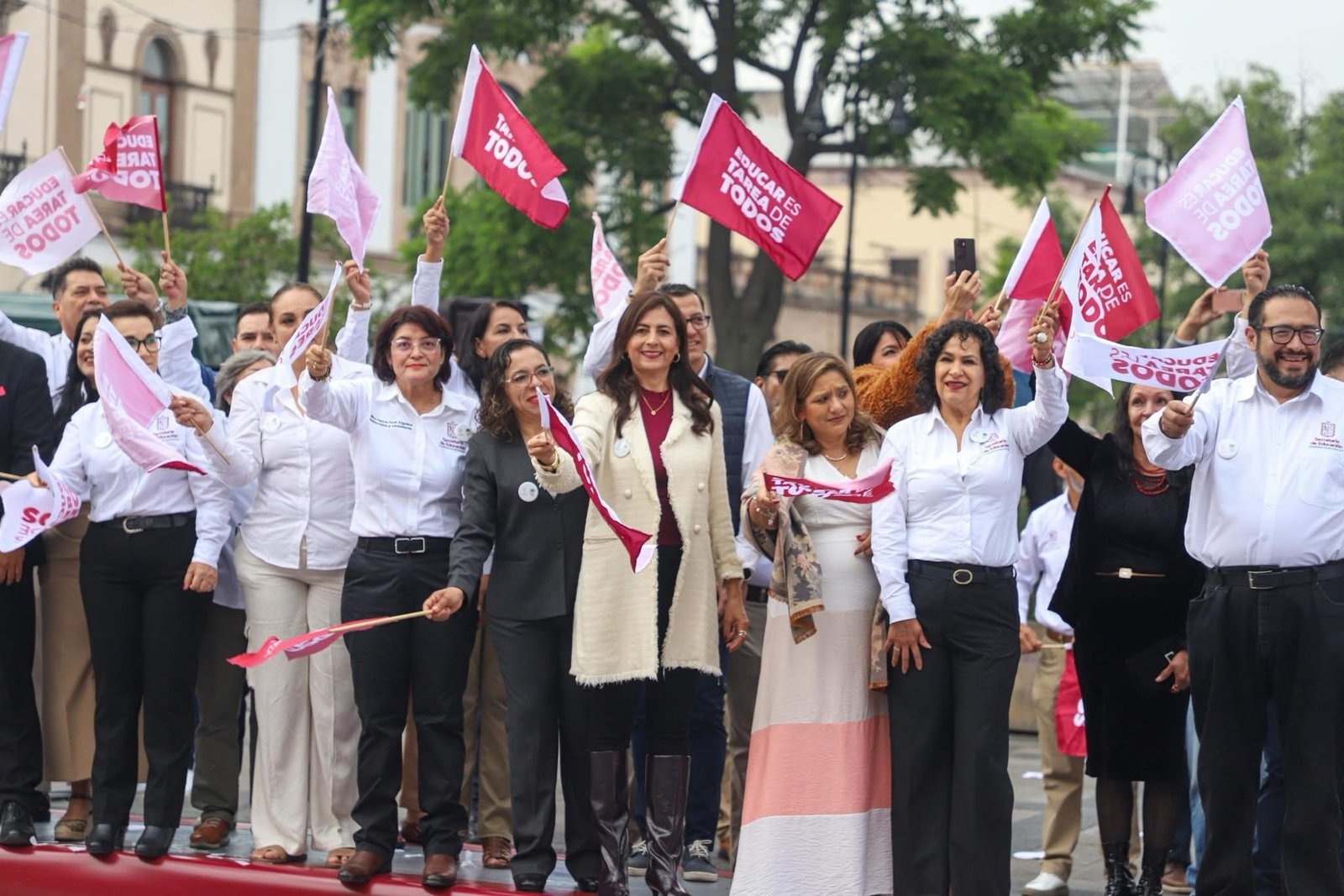 Gaby Molina arranca distribución de más de 6 millones de libros de texto gratuitos