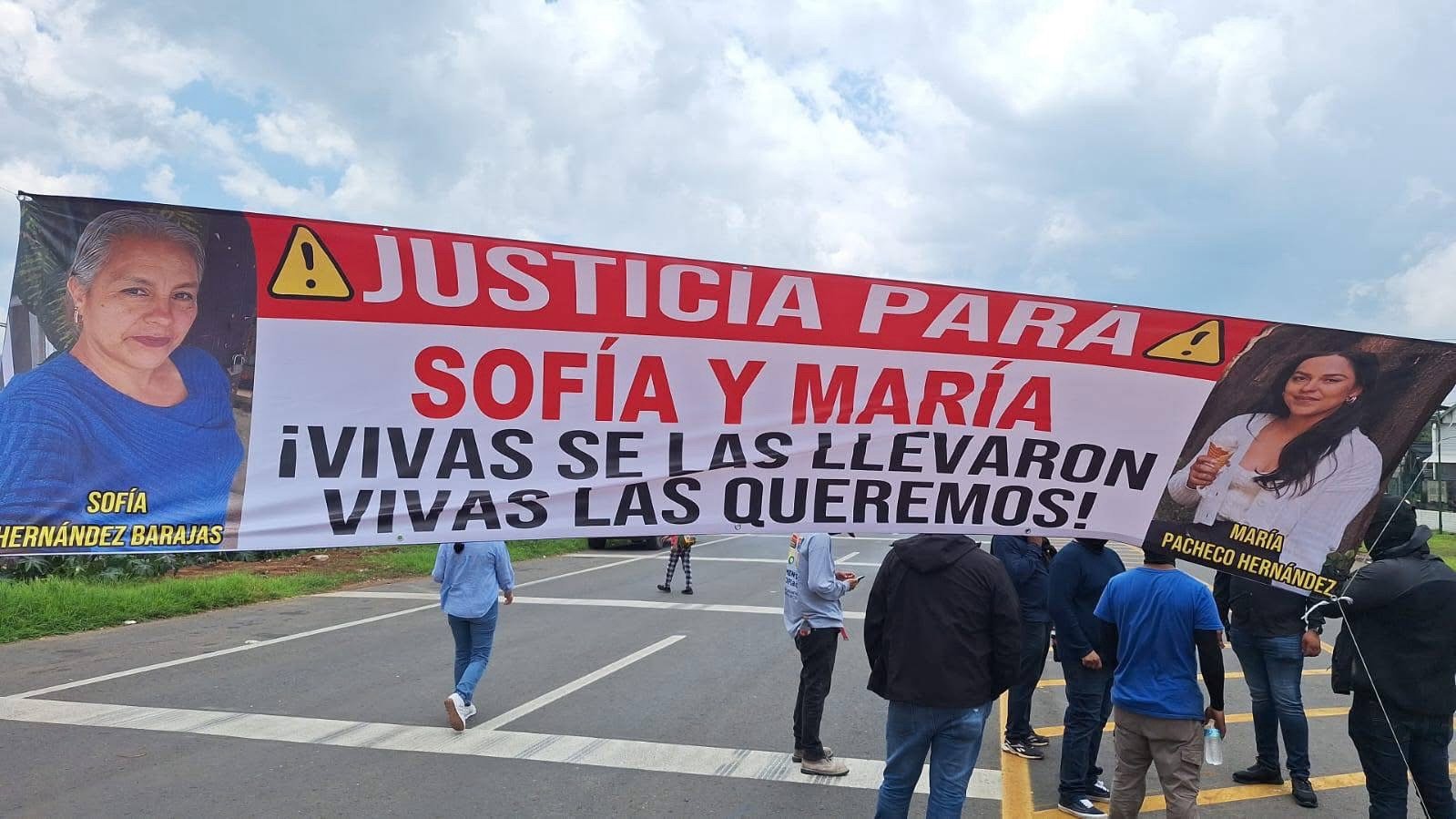 Por la vida de madre e hija: comunidades bloquean carretera por desaparecidas en La Magdalena