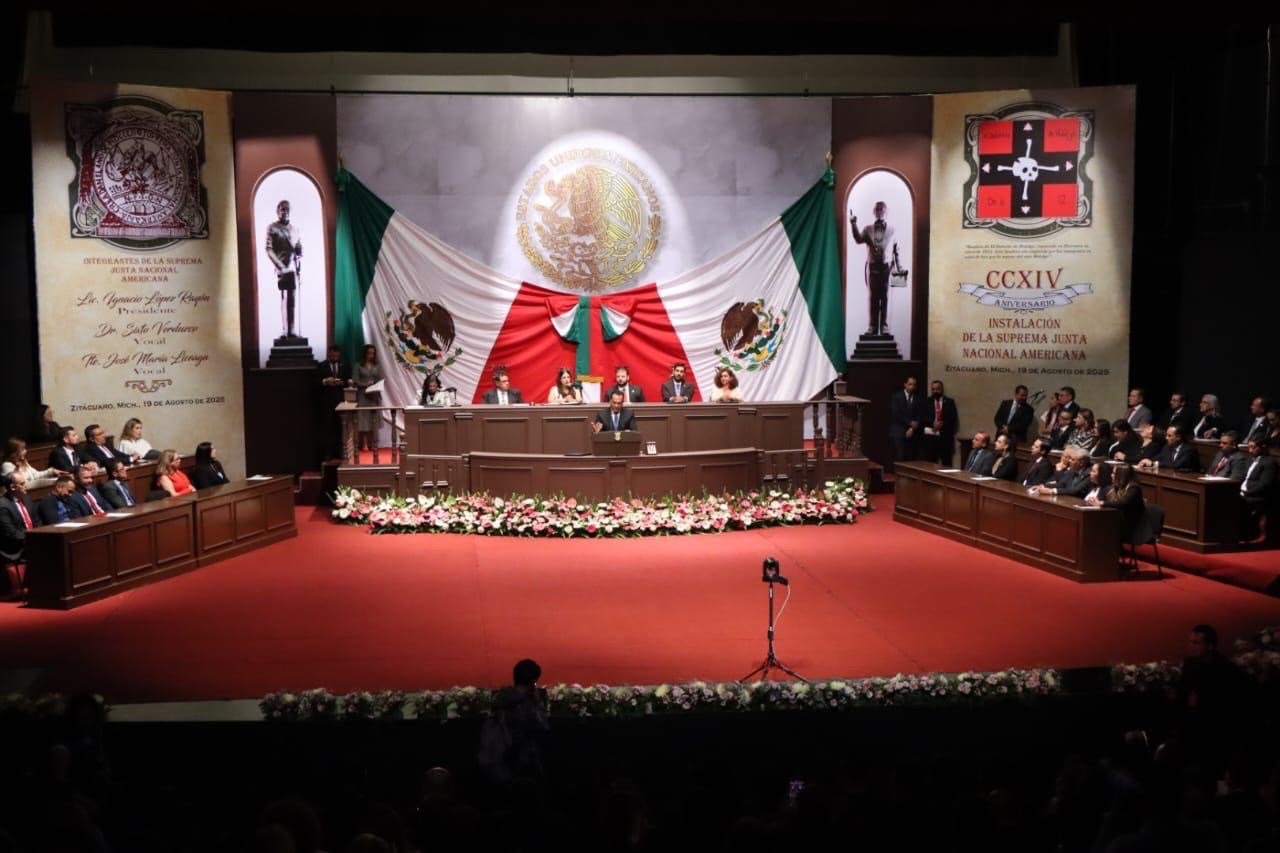 Congreso del Estado condecora a FGE con la presea \”Suprema Junta Nacional Americana\”