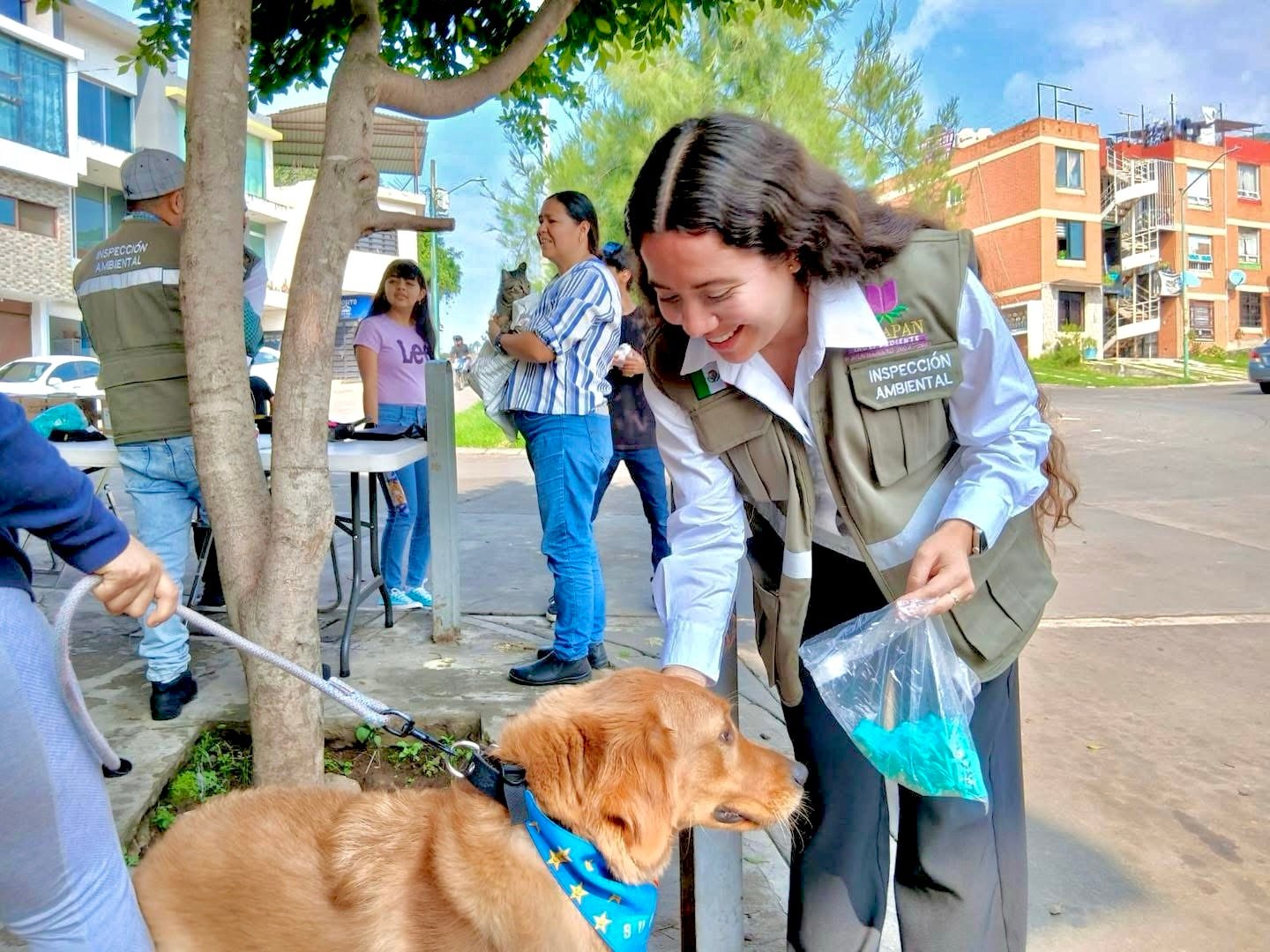 Realizan jornada de vacunación antirrábica en el fraccionamiento Las Lomas ￼