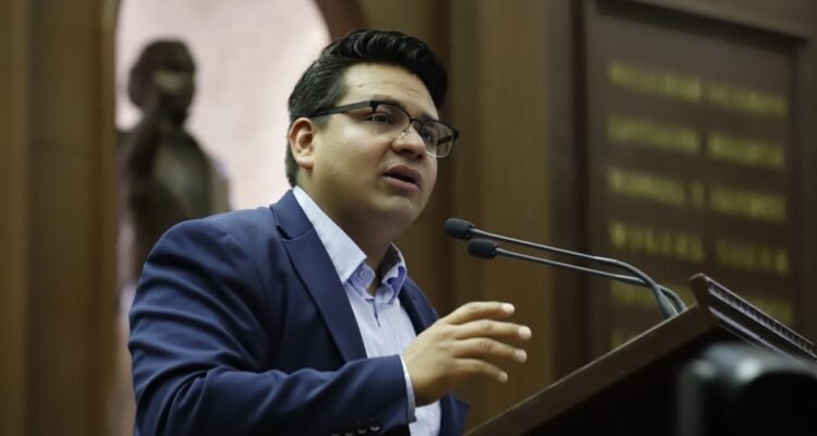 Toño Carreño presenta iniciativa para la creación de la Comisión de Evaluación y Seguimiento al Plan Municipal de Desarrollo