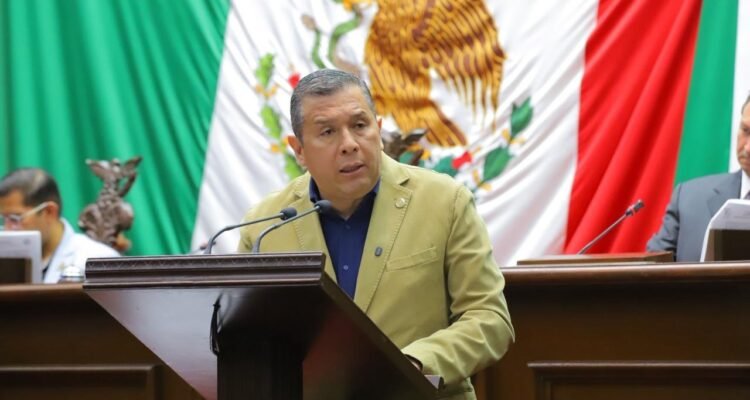 Celebra Barragán aprobación de reforma que planteó para regular el uso de celulares en primaria y secundaria