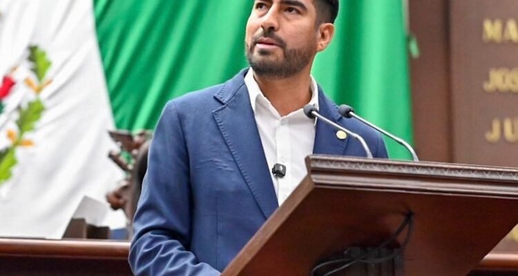 Poncho Chávez propone capacitación obligatoria dos veces al año para fortalecer la atención del DIF a niñas, niños y adolescentes