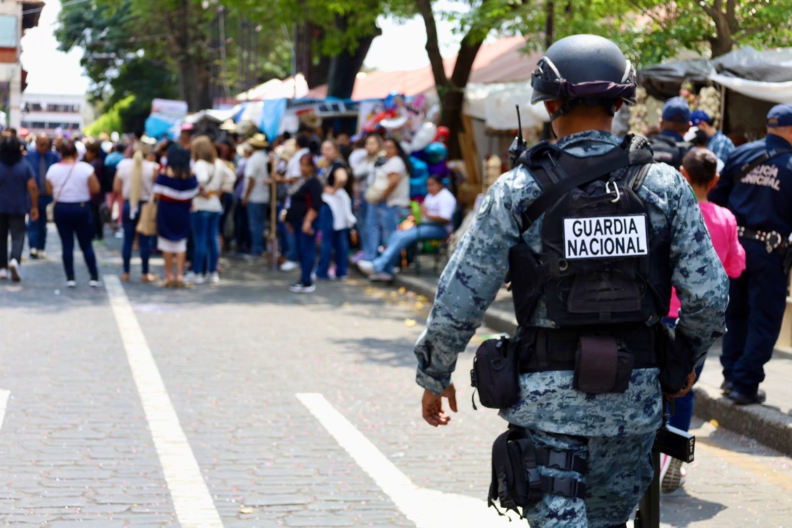 Uruapan vive desfile de artesanos con orden, seguridad y saldo blanco