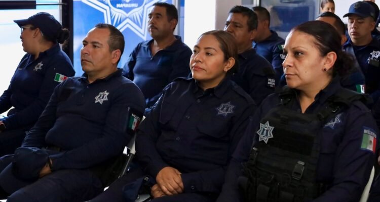Capacitan a policías de Uruapan en atención turística rumbo al Tianguis Artesanal de Domingo de Ramos