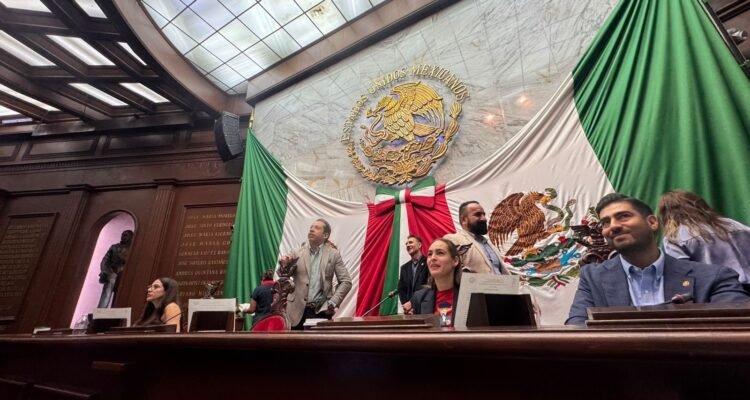Por unanimidad, Congreso de Michoacán aprueba reforma al artículo 127 de la Constitución Política de México, en materia de límite a las jubilaciones y pensiones de las entidades públicas