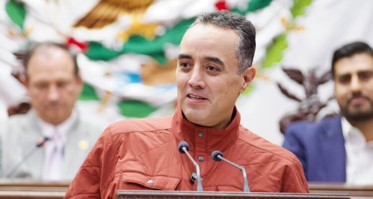 Por congruencia y coherencia, vamos por la reducción de presupuesto al Congreso: Juan Pablo Celis