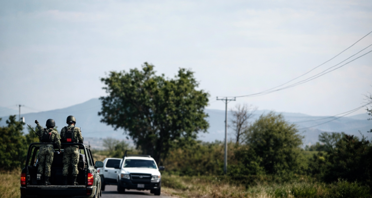 Desactivan tres artefactos explosivos en brecha de Apatzingán