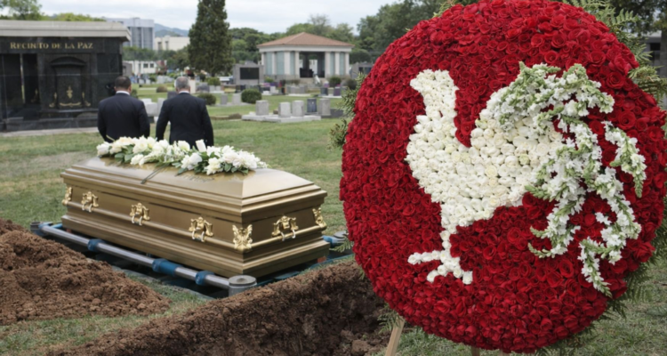 Un gallo entre coronas: el mensaje oculto en el funeral de “El Mencho”