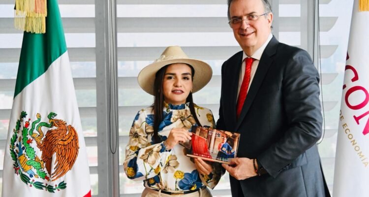 Grecia Quiroz se reúne  con Marcelo Ebrard