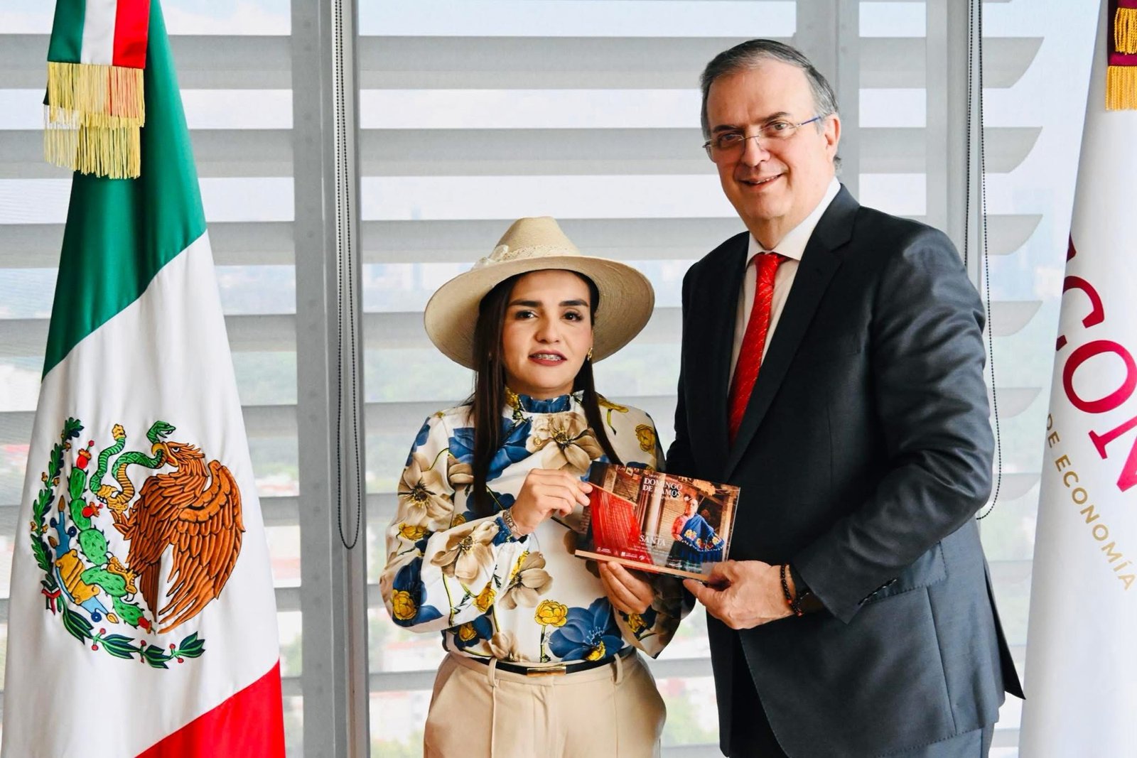 Grecia Quiroz se reúne  con Marcelo Ebrard