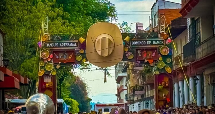 Uruapan fortalece su vocación turística con el Tianguis Artesanal de Domingo de Ramos