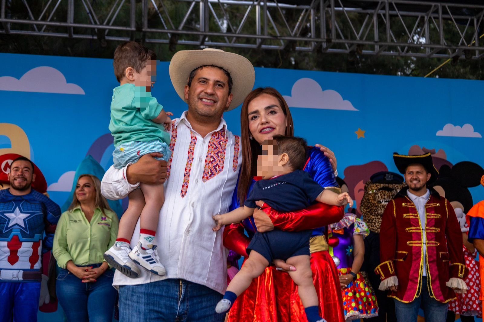 Uruapan celebrará en grande el Día del Niño en la Unidad Deportiva Hermanos López Rayón Uruapan celebrará en grande el Día del Niño en la Unidad Deportiva Hermanos López Rayón