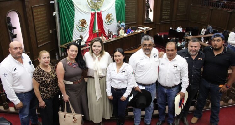 Plantea Brissa Arroyo proteger caballos bailadores y considerar esta actividad patrimonio cultural