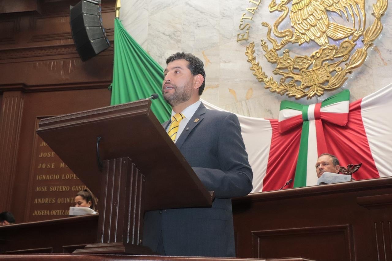 Octavio Ocampo propone protocolo estatal para proteger a las escuelas ante hechos de violencia Octavio Ocampo propone protocolo estatal para proteger a las escuelas ante hechos de violencia