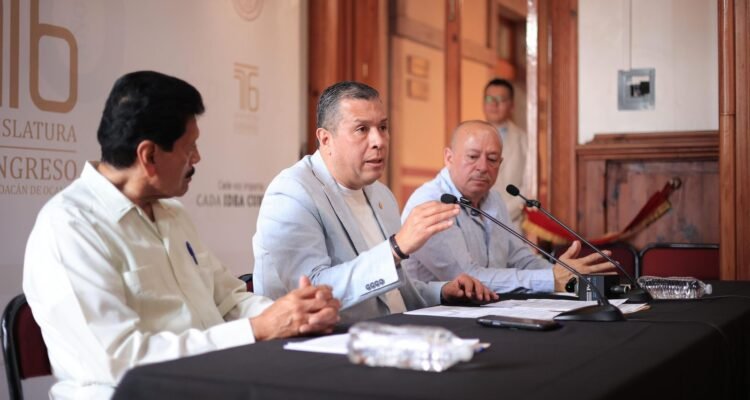Barragán acompaña presentación de dos iniciativas del sector transportista del estado