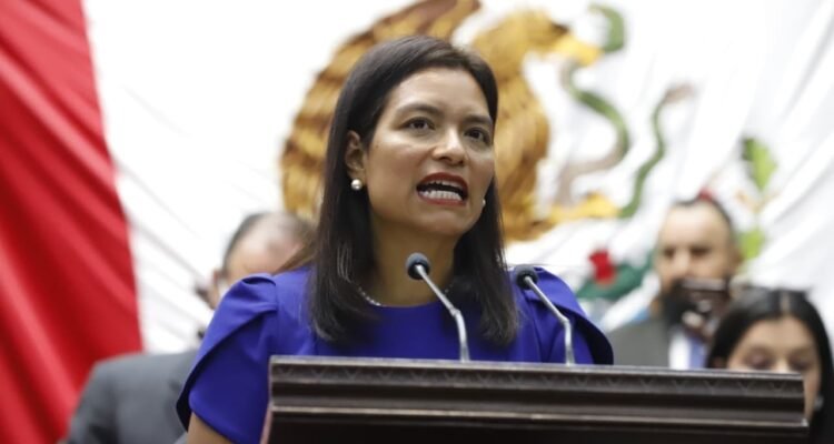 Impulsa Eréndira Isauro reforma para prevenir violencia escolar originada en redes sociales