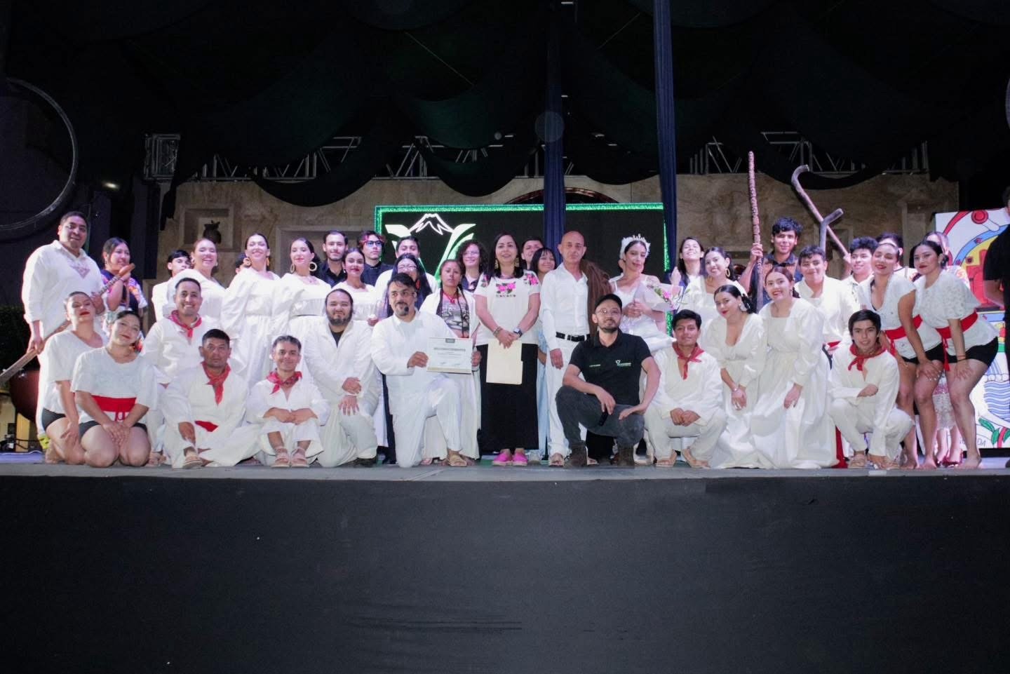 Pirekuas y sones llenan de tradición el Foro Cultural en Uruapan
