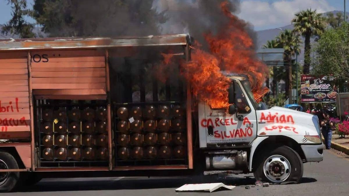 Comunicadores de Michoacán protestan por agresiones durante cobertura de comuneros de Arantepacua Comunicadores de Michoacán protestan por agresiones durante cobertura de comuneros de Arantepacua