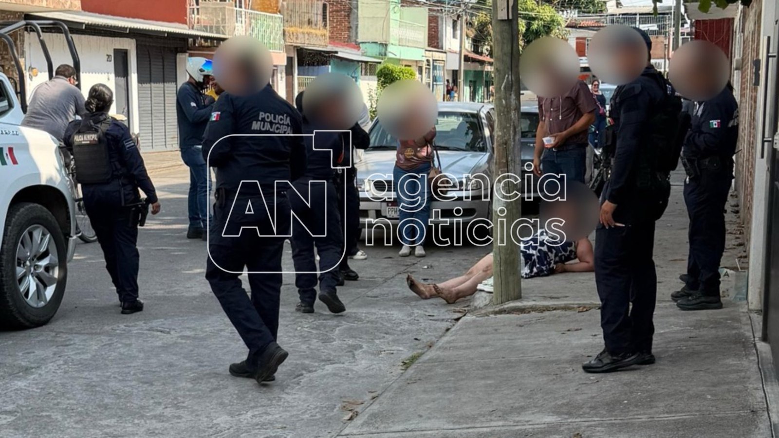 Mujer agrede a adulto mayor y a un menor en la colonia El Jazmín Mujer agrede a adulto mayor y a un menor en la colonia El Jazmín