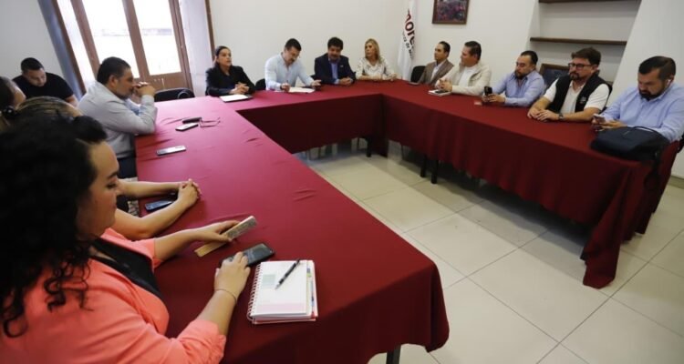 Escucha Comisión de Turismo de la 76 legislatura a la CANACO SERVYTUR Morelia