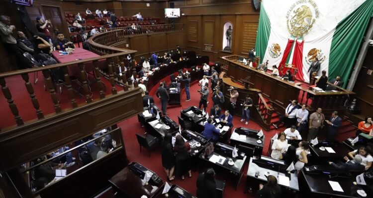 Legisla Congreso del Estado para la reintegración a la vida social de los migrantes michoacanos