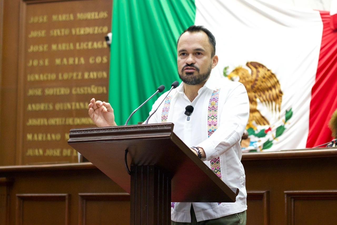 Hugo Rangel impulsa reforma para modernizar taxis Hugo Rangel impulsa reforma para modernizar taxis