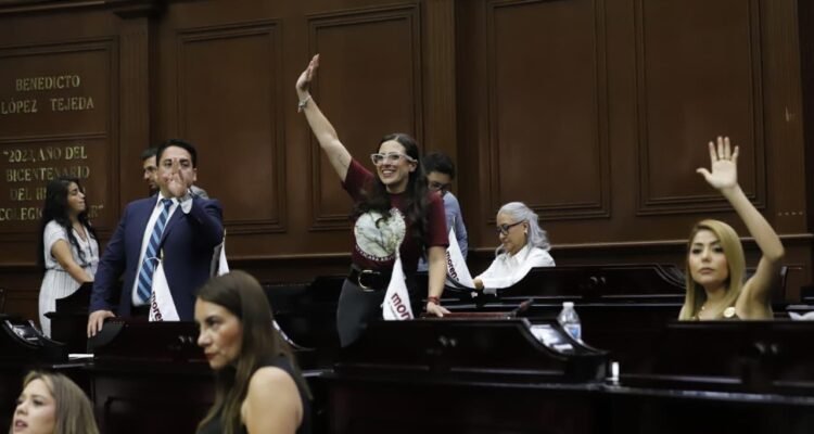 Personas menstruantes podrán justificar su inasistencia a la escuela por motivos de gestión menstrual